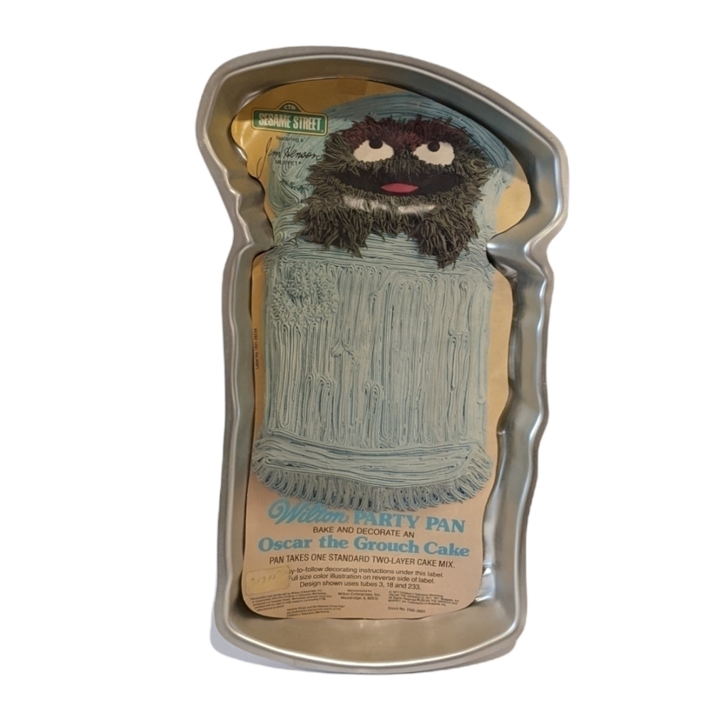𝅺Vintage Wilton Oscar The Grouch Cake Pan Sesame Street Garbage Can